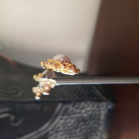 Vintage pearl and cry gold tone pierced earrings - Picture 6 of 9